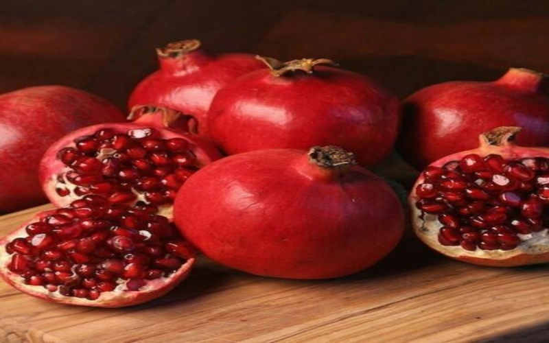 Juicy-Fresh-Red-Pomegranate